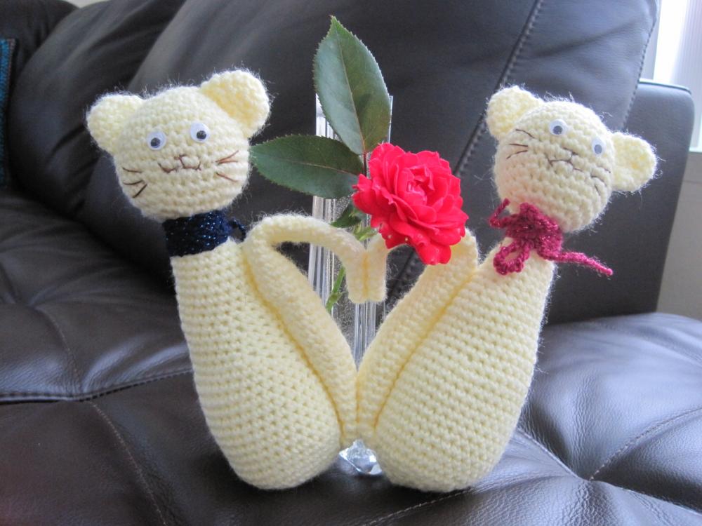 Crochet Cats in Love - pastel yellow - CC1